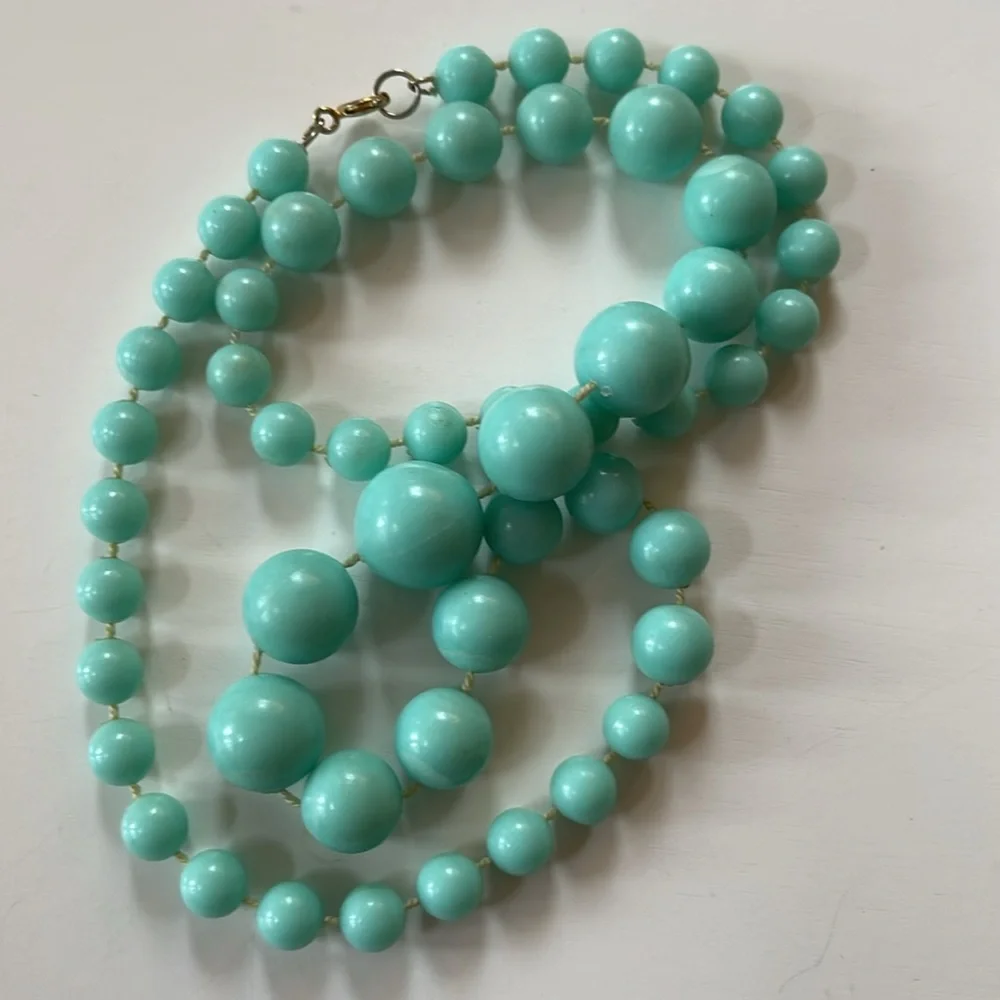 Vintage Resin Bead Neclace - Picture 4 of 4